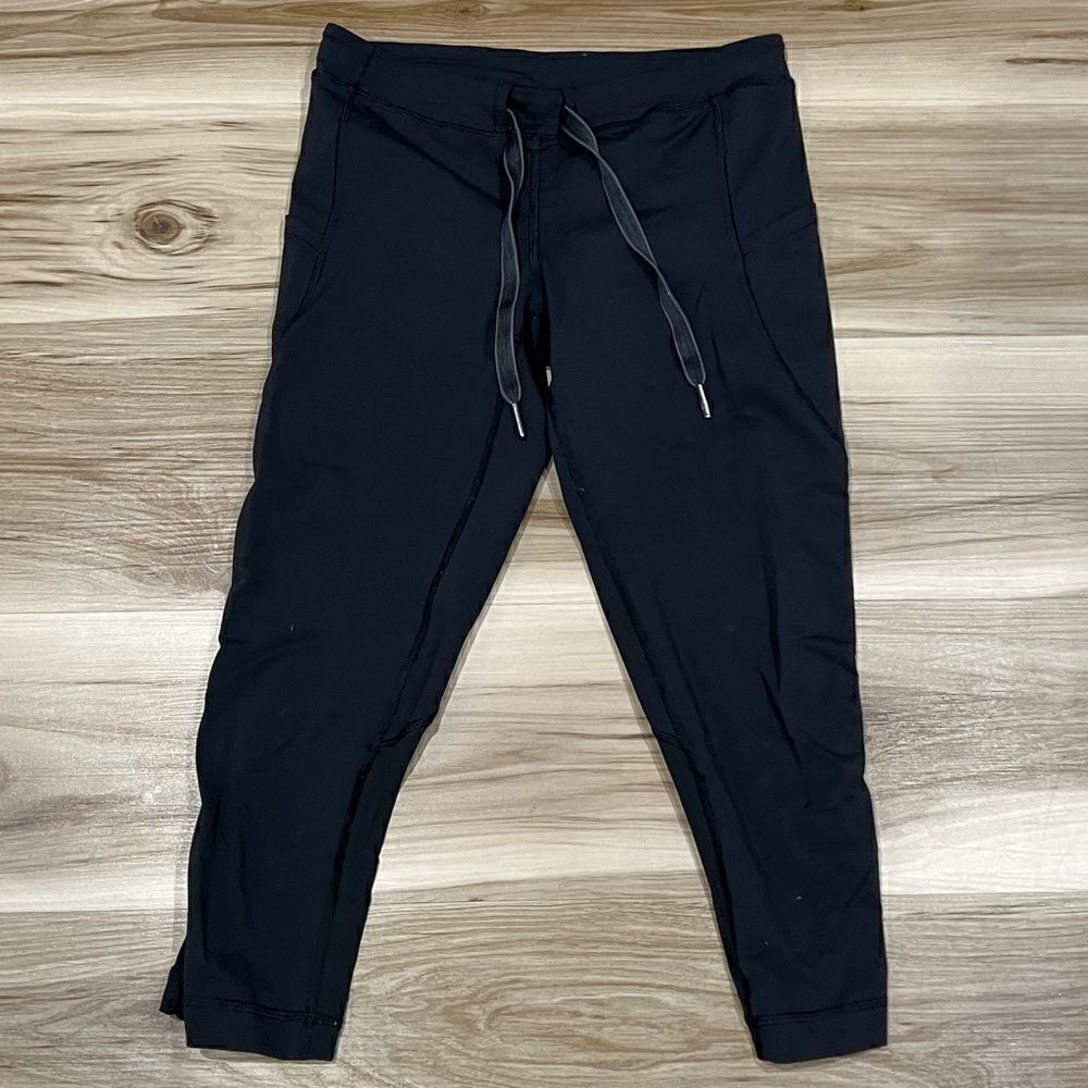 Lululemon Cropped Black Leggings Joggers Women’s 4